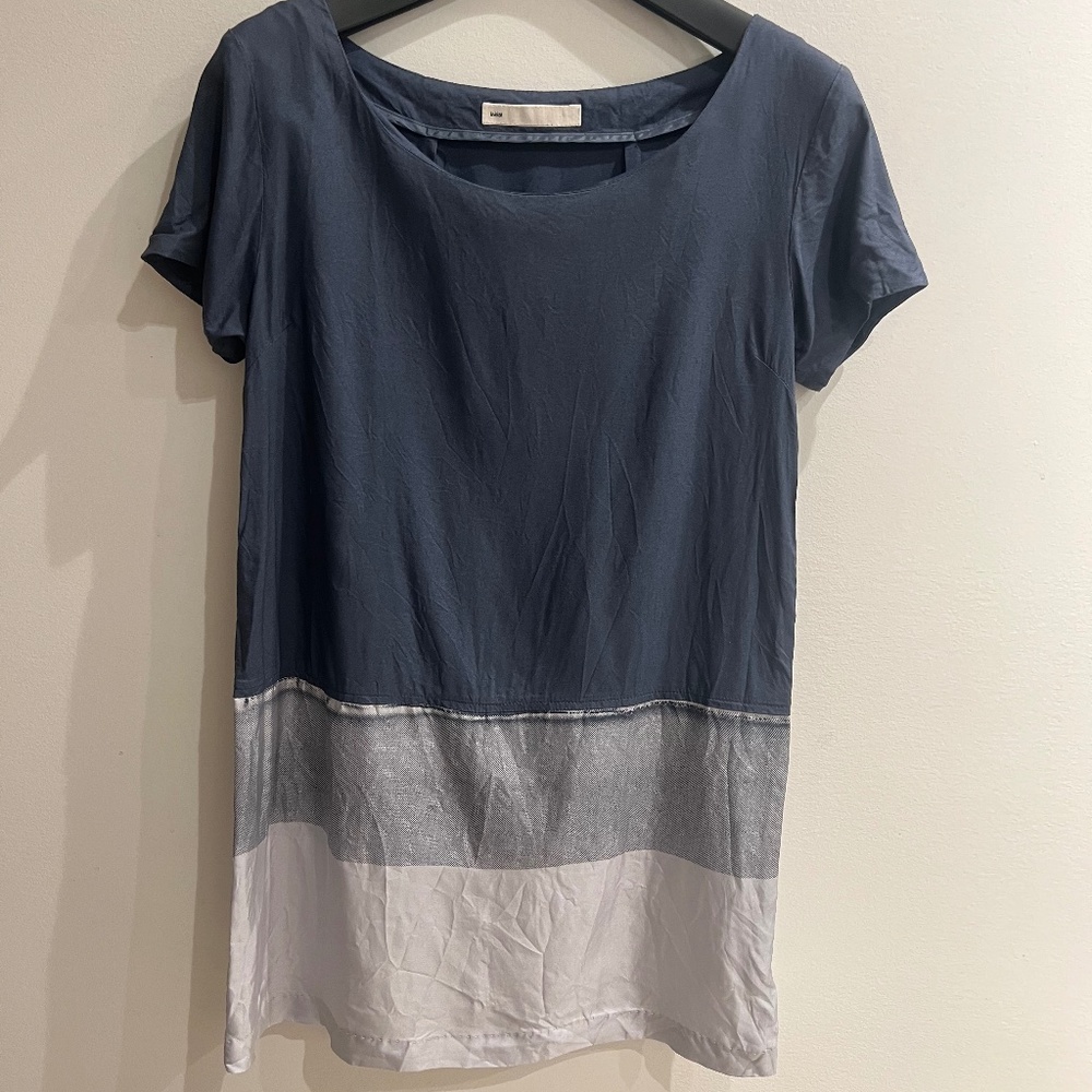 Initial light weight silk blend top